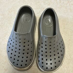 Native gray shoes size toddler 8